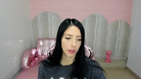 Snapshot of jess_a_ chatting on 12.20.24 Jess online show from 12.20.24