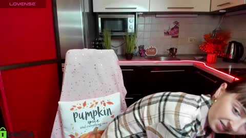 jessicaforris online show from 12.04.25