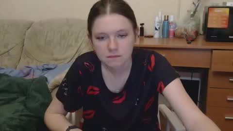 Snapshot of jessicaholland1 chatting on 05.19.26 jessicaholland1 online show from 05.19.26