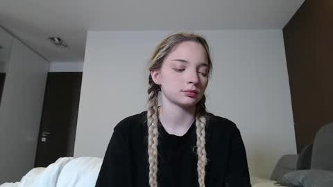 Snapshot of jessicahwinters chatting on 06.04.26 Jessica online show from 06.04.26