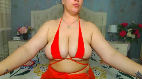 Snapshot of jessicalove20 chatting on 04.17.26 single mommy online show from 04.17.26