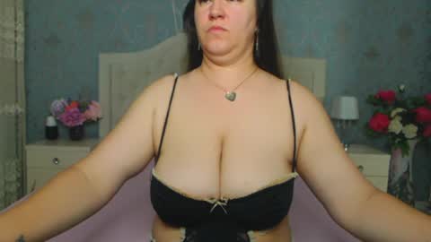 Snapshot of jessicalove20 chatting on 05.17.26 single mommy online show from 05.17.26