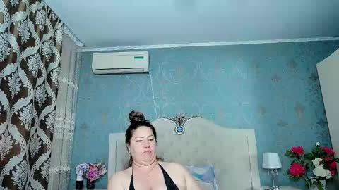 Snapshot of jessicalove20 chatting on 05.19.26 single mommy online show from 05.19.26