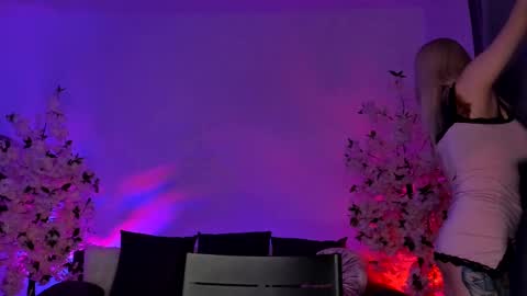 Snapshot of jessiccaburns chatting on 12.26.24 Gloria online show from 12.26.24