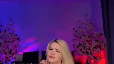 Snapshot of jessiccaburns chatting on 01.22.25 Gloria online show from 01.22.25