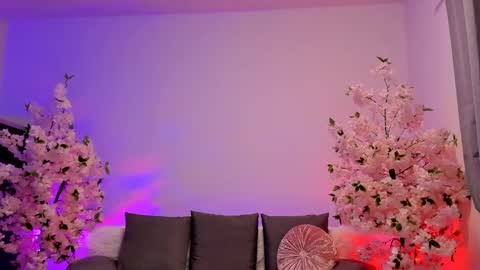 Snapshot of jessiccaburns chatting on 02.12.25 Gloria online show from 02.12.25