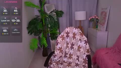 Snapshot of jessiestarz chatting on 06.17.26 Jessi online show from 06.17.26