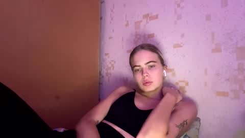 Snapshot of jessika_evans chatting on 10.15.25 jessika_evans online show from 10.15.25