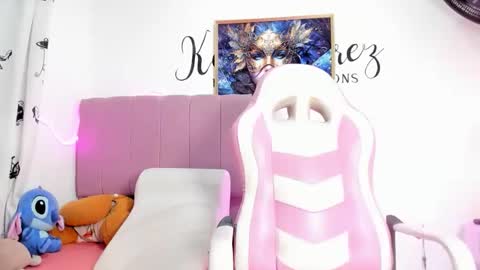 Snapshot of jessika_horny01 chatting on 06.04.26 jessica online show from 06.04.26