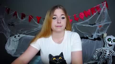 Snapshot of jessikadaniels chatting on 10.27.25 Jess online show from 10.27.25