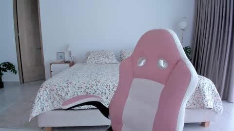    online show from 02.10.25