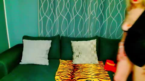 Snapshot of jessy_curt chatting on 02.17.26 jessy curt online show from 02.17.26