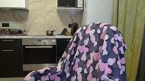 Snapshot of jessy_yng chatting on 10.13.25 jessy_yng online show from 10.13.25