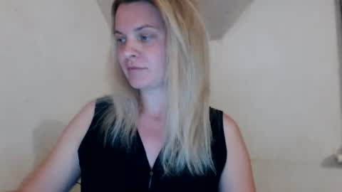 Snapshot of jessyangels chatting on 06.15.26 jessyangels online show from 06.15.26