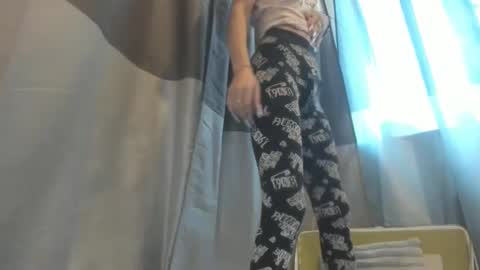 Snapshot of jessystarrr chatting on 10.25.25 Jessy online show from 10.25.25