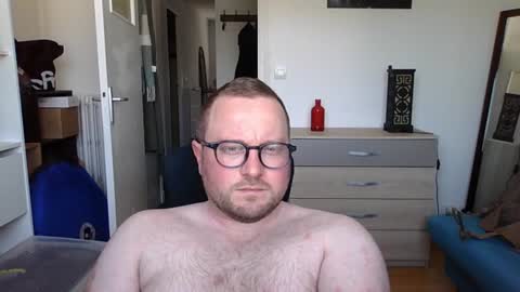 Snapshot of jeuneloup92 chatting on 06.14.26 jeuneloup92 online show from 06.14.26