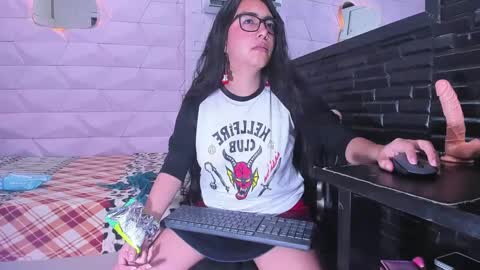 Snapshot of jewelryqueen chatting on 02.13.25 Queen online show from 02.13.25