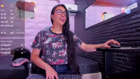 Snapshot of jewelryqueen chatting on 02.18.25 Queen online show from 02.18.25