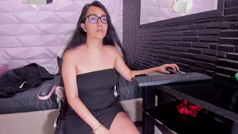 Snapshot of jewelryqueen chatting on 02.21.25 Queen online show from 02.21.25