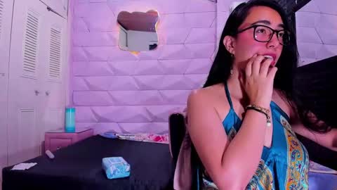 Snapshot of jewelryqueen chatting on 02.23.25 Queen online show from 02.23.25