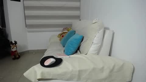 Snapshot of jezabel_purple chatting on 11.28.25 Camila online show from 11.28.25