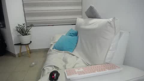 Snapshot of jezabel_purple chatting on 01.16.26 Camila online show from 01.16.26