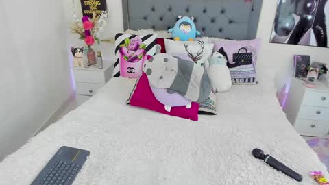 Snapshot of jhena_evans chatting on 01.24.25 Candy online show from 01.24.25
