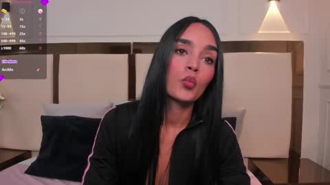 Jhoana  online show from 10.13.25