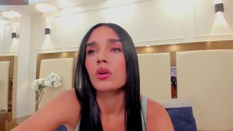 Jhoana  online show from 10.18.25