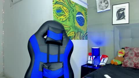 Snapshot of jhonny_flames7 chatting on 12.01.25 jhonny online show from 12.01.25