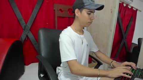 Snapshot of jhonny_latinboy chatting on 01.30.25 Jhonny online show from 01.30.25