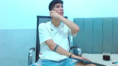 Snapshot of jhony_sex3 chatting on 02.18.26 jhony_sex3 online show from 02.18.26