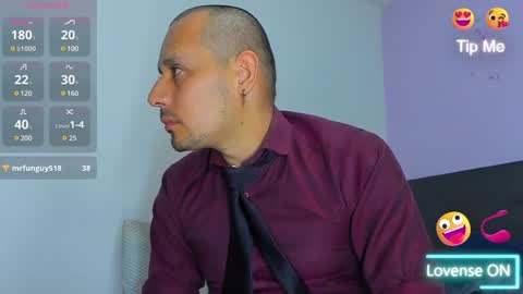 Snapshot of jhonyalzate chatting on 12.05.24 Jhony Alzate online show from 12.05.24