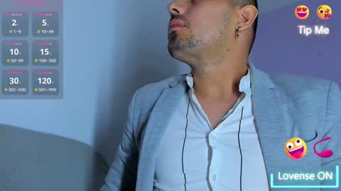 Snapshot of jhonyalzate chatting on 12.08.24 Jhony Alzate online show from 12.08.24