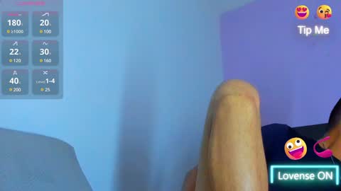 Snapshot of jhonyalzate chatting on 12.11.24 Jhony Alzate online show from 12.11.24