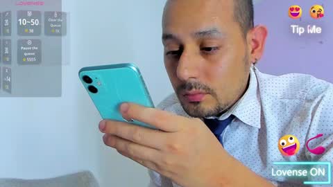 Snapshot of jhonyalzate chatting on 12.12.24 Jhony Alzate online show from 12.12.24