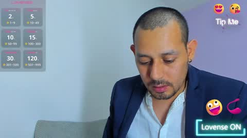 Snapshot of jhonyalzate chatting on 12.14.24 Jhony Alzate online show from 12.14.24