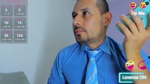 Snapshot of jhonyalzate chatting on 12.15.24 Jhony Alzate online show from 12.15.24
