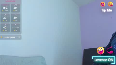 Snapshot of jhonyalzate chatting on 12.18.24 Jhony Alzate online show from 12.18.24