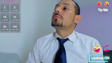 Snapshot of jhonyalzate chatting on 12.20.24 Jhony Alzate online show from 12.20.24