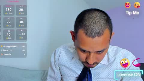 Snapshot of jhonyalzate chatting on 12.20.24 Jhony Alzate online show from 12.20.24