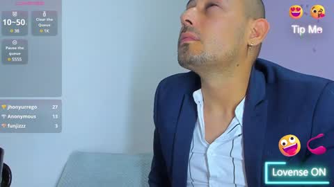 Snapshot of jhonyalzate chatting on 12.25.24 Jhony Alzate online show from 12.25.24