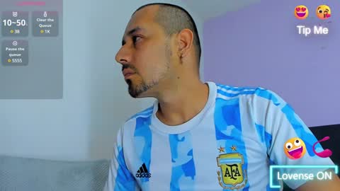 Snapshot of jhonyalzate chatting on 12.30.24 Jhony Alzate online show from 12.30.24