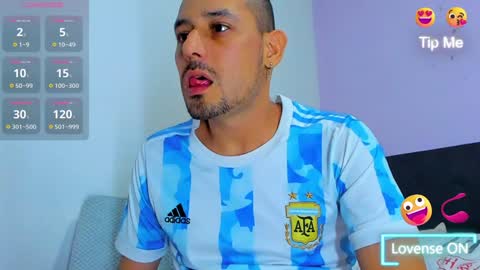 Snapshot of jhonyalzate chatting on 12.30.24 Jhony Alzate online show from 12.30.24