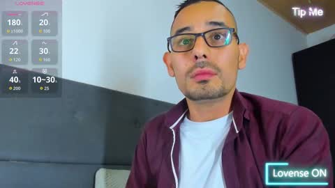 Snapshot of jhonyalzate chatting on 09.30.25 Jhony Alzate online show from 09.30.25