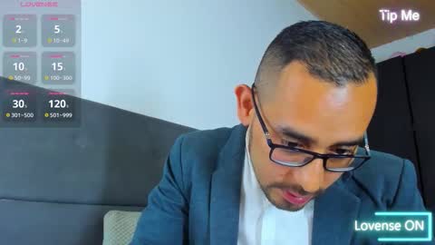 Snapshot of jhonyalzate chatting on 10.03.25 Jhony Alzate online show from 10.03.25