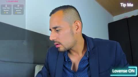 Snapshot of jhonyalzate chatting on 10.04.25 Jhony Alzate online show from 10.04.25