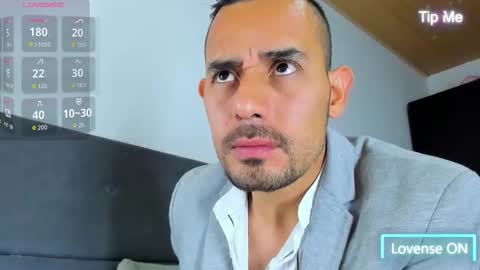 Snapshot of jhonyalzate chatting on 10.06.25 Jhony Alzate online show from 10.06.25