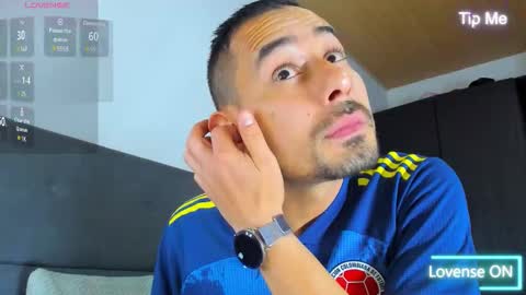 Snapshot of jhonyalzate chatting on 10.10.25 Jhony Alzate online show from 10.10.25