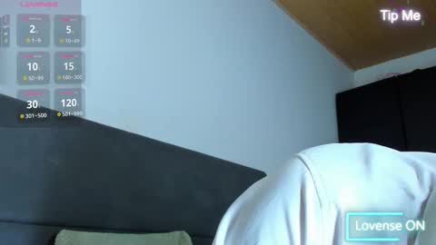 Snapshot of jhonyalzate chatting on 10.16.25 Jhony Alzate online show from 10.16.25